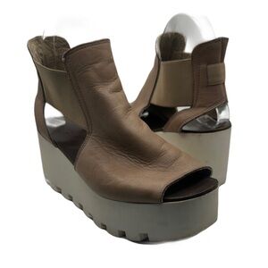 8100 Melrose Sz 8 Tan and White Platform Wedge Leather Sandals Open-Toe‎ Design